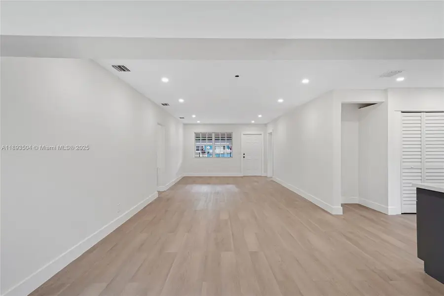 535 NE 162nd St, Miami, FL 33162 - Image #2