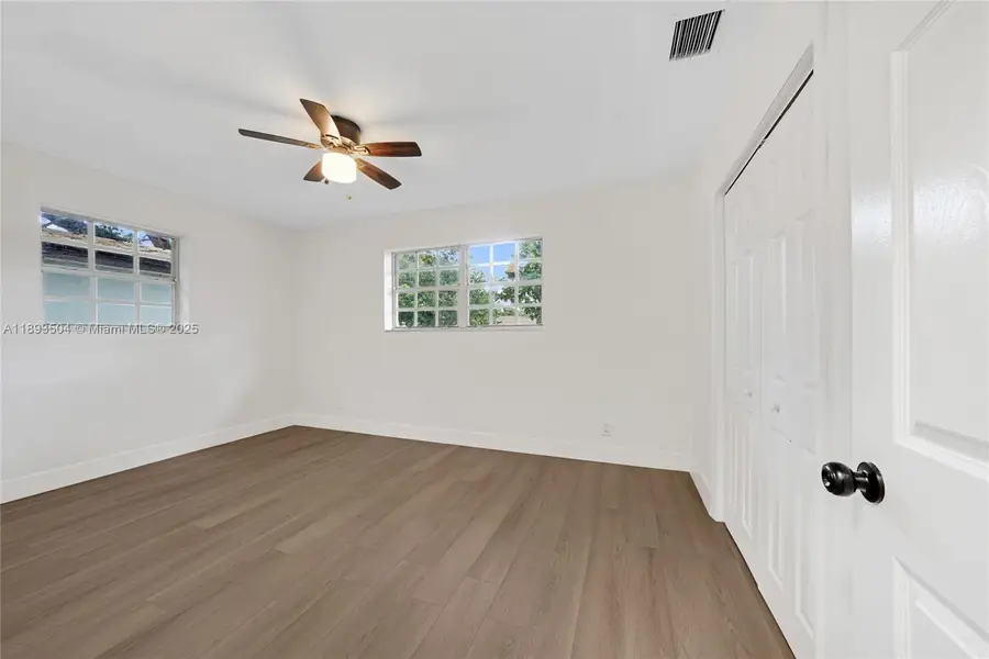 535 NE 162nd St, Miami, FL 33162 - Image #3