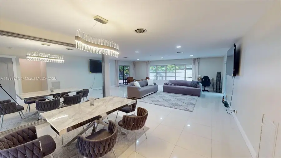 2121 NE 62nd St, Fort Lauderdale, FL 33308 - Image #2