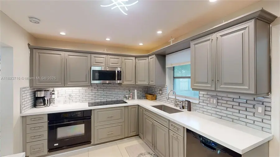 2121 NE 62nd St, Fort Lauderdale, FL 33308 - Image #3