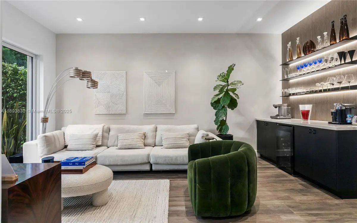 1396 Harbor Vw W, Hollywood, FL 33019 - Image #1