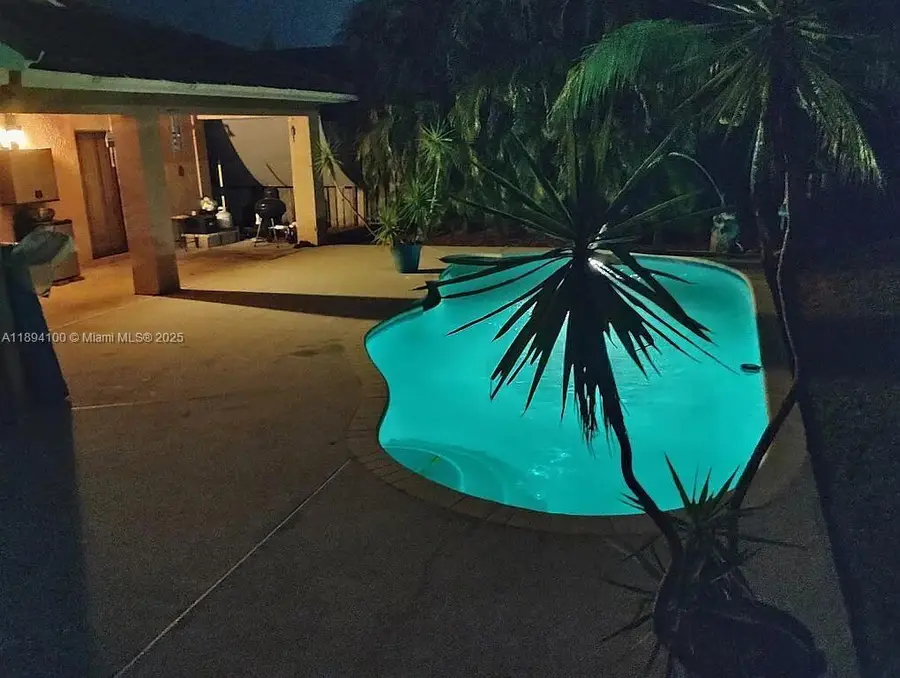 5920 York Ln, Davie, FL 33331 - Image #2