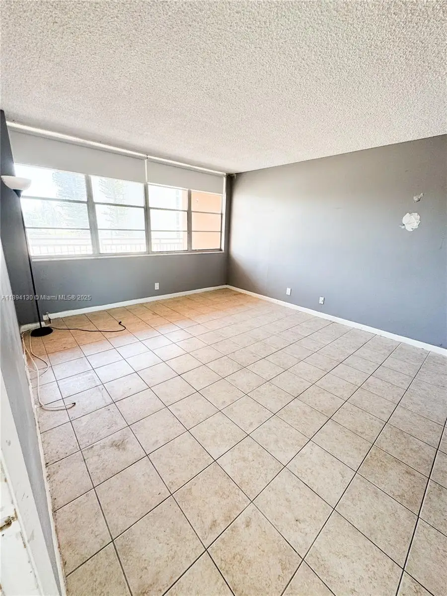 2025 NE 164th St #206, North Miami Beach, FL 33162 - Image #2