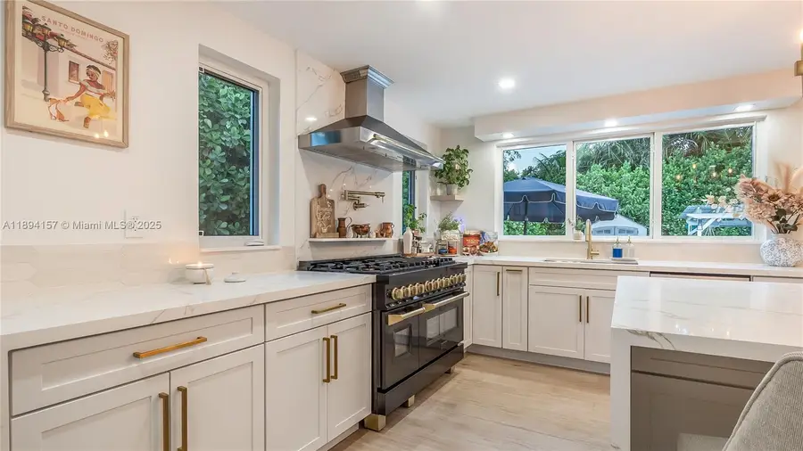 1015 NE 119th St, Biscayne Park, FL 33161 - Image #3