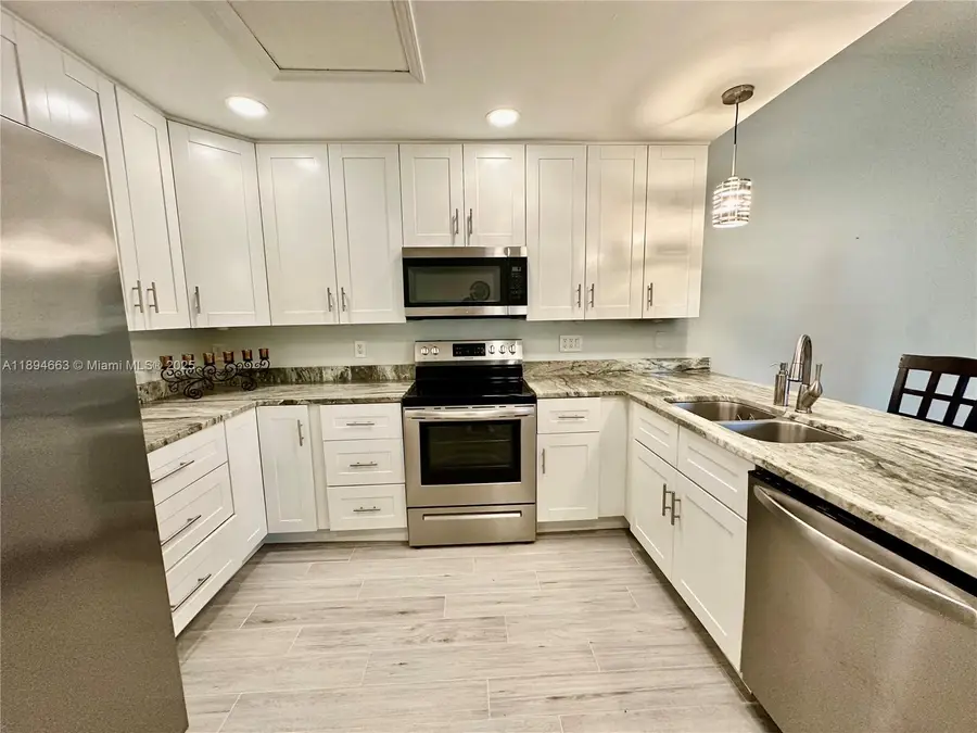 6300 Royal Woods Drive, Fort Myers, FL 33908 - Image #2