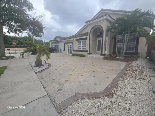 8714 NW 153rd Ter, Miami Lakes, FL 33018