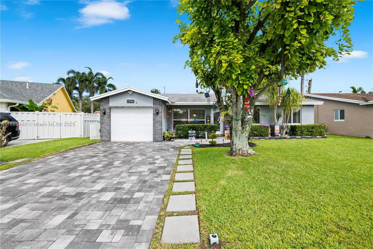 11741 NW 43rd Pl, Sunrise, FL 33323 - Image #1