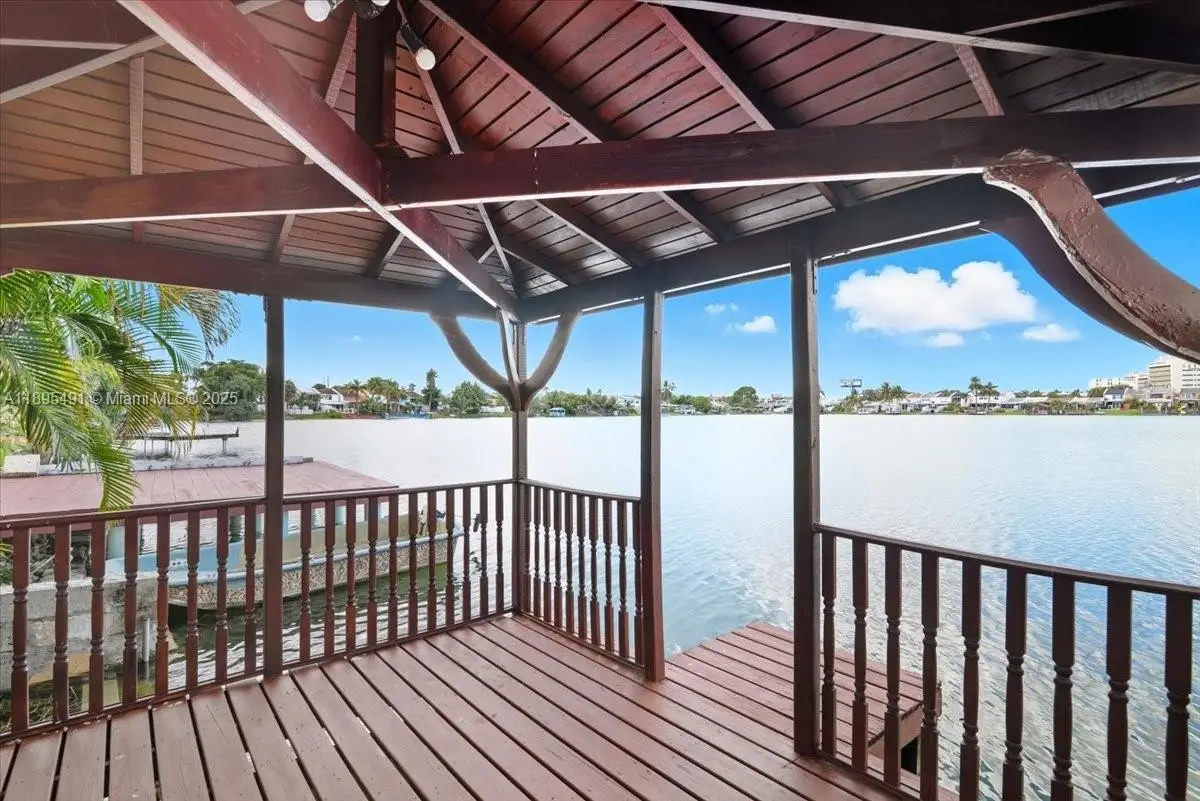 7048 W 17th Ct, Hialeah, FL 33014 - Image #1