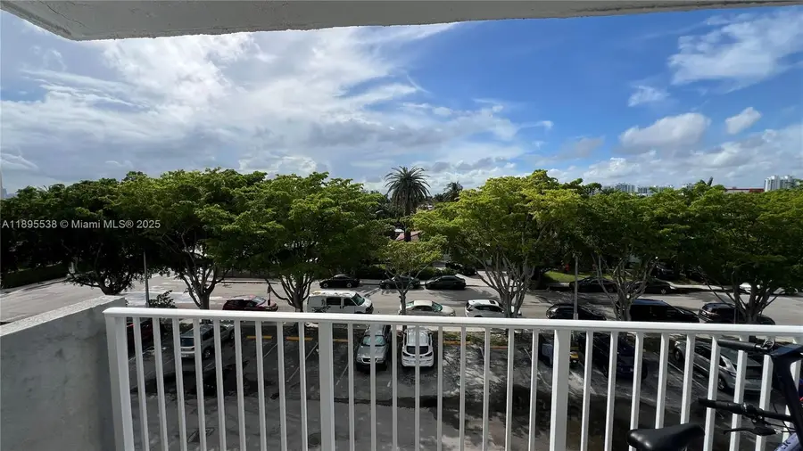 1801 S Treasure Dr #415, North Bay Village, FL 33141 - Image #3