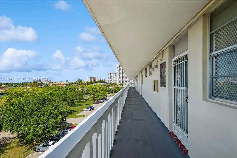2851 Leonard Dr #J610, Aventura, FL 33160 - Image #3
