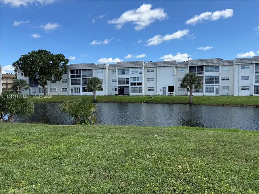 8450 Sunrise Lakes Blvd #111, Sunrise, FL 33322 - Image #2