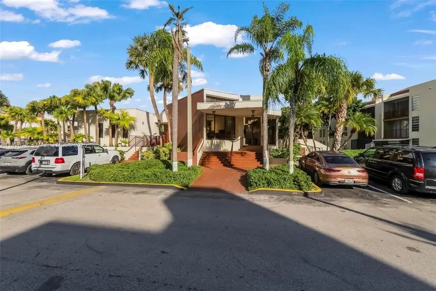 8860 Fontainebleau Blvd #304, Miami, FL 33172 - Image #3