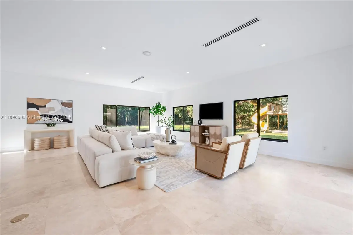 8501 SW 68th St Rd, Miami, FL 33143 - Image #1