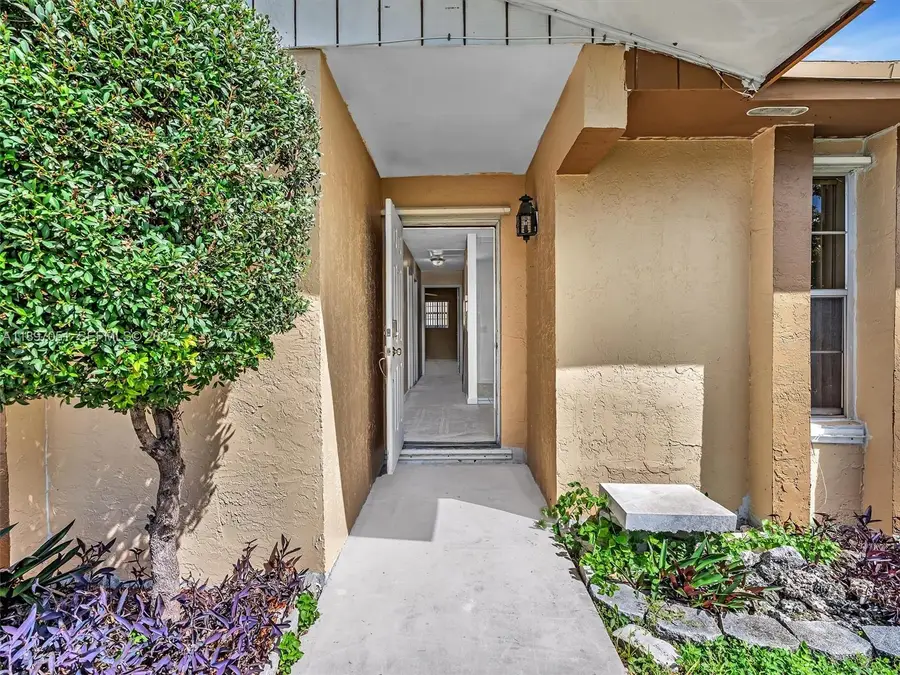 17995 SW 105th Ave, Miami, FL 33157 - Image #2