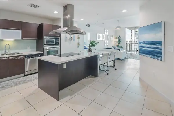 7928 East Drive East Dr #1002, North Bay Village, FL 33141