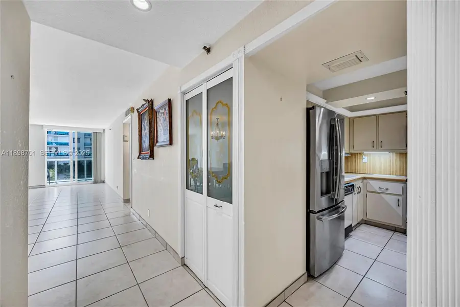2401 Collins Ave #507, Miami Beach, FL 33140 - Image #3