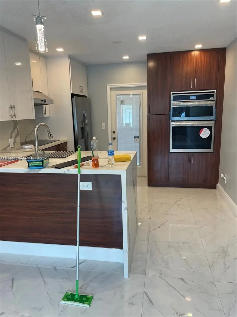 1230 NE 148th St, Miami, FL 33161 - Image #3