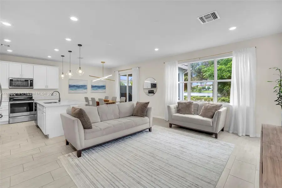 1436 Silk Oak Dr, Hollywood, FL 33021 - Image #3