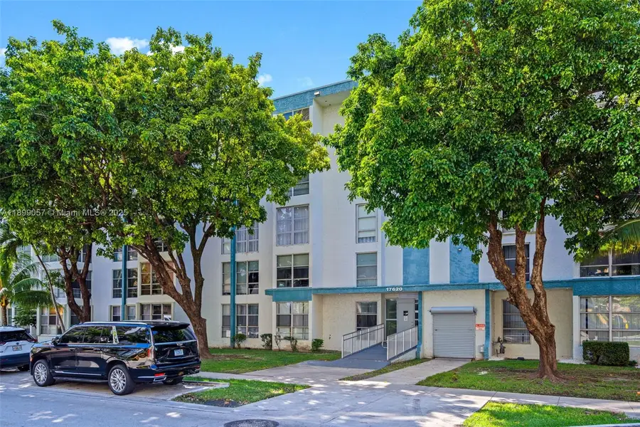 17620 Atlantic Blvd #316, Sunny Isles Beach, FL 33160 - Image #3