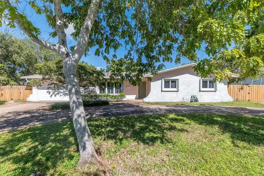 10533 SW 114th St, Miami, FL 33176 - Image #2