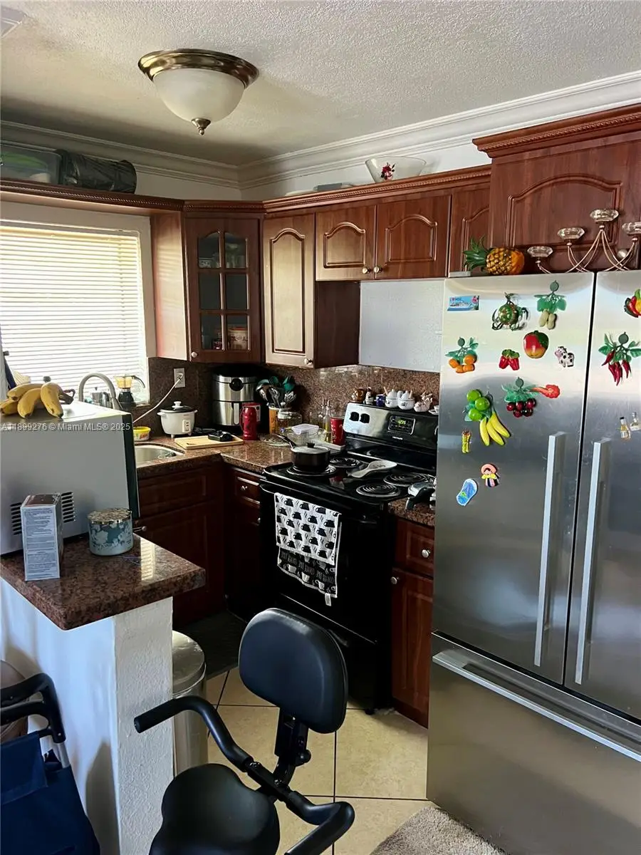 855 W 29th St #11, Hialeah, FL 33012 - Image #2