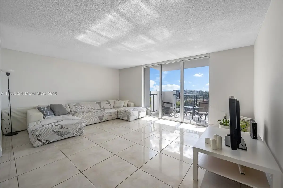 2750 NE 183rd St #804, Aventura, FL 33160 - Image #1
