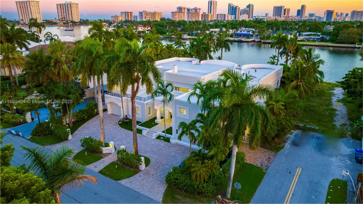 929 N Southlake Dr, Hollywood, FL 33019 - Image #1