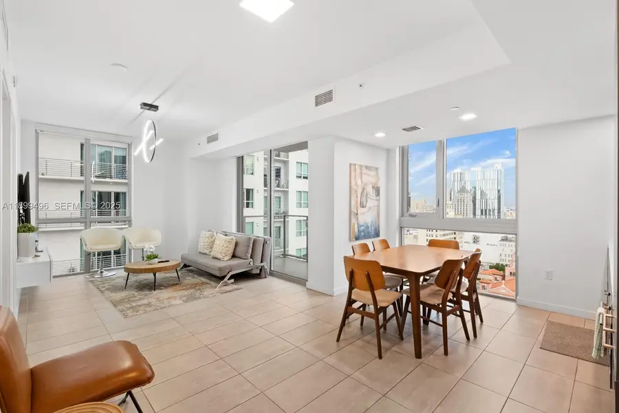 227 NE 2nd St #2202, Miami, FL 33132 - Image #2