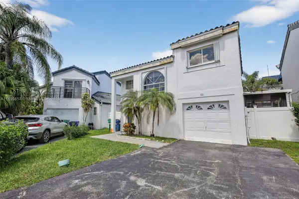 221 NE 212th St, Miami, FL 33179