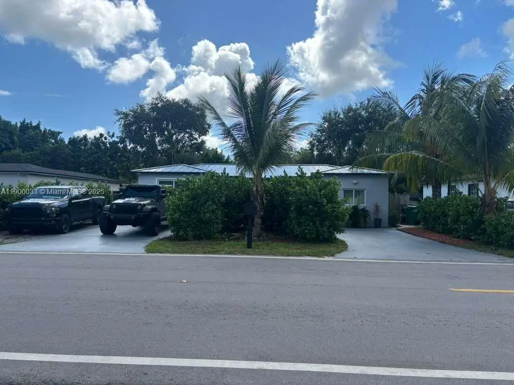 1430 NE 149th St, Miami, FL 33161 - Image #1