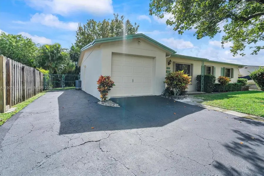 12108 Colony Ave, Palm Beach Gardens, FL 33410 - Image #2