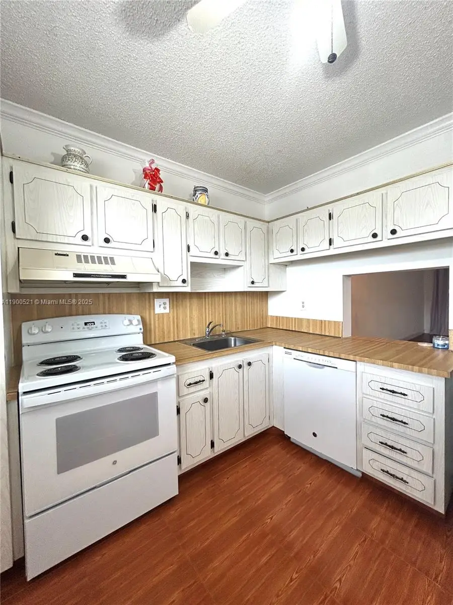 6005 Del Lago Cir #210, Sunrise, FL 33313 - Image #3