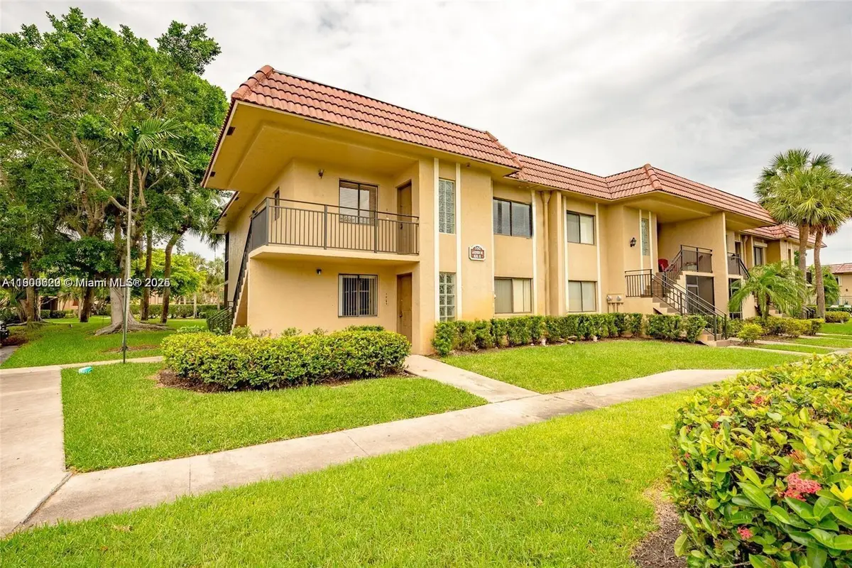 350 Lakeview Dr #201, Weston, FL 33326 - Image #1