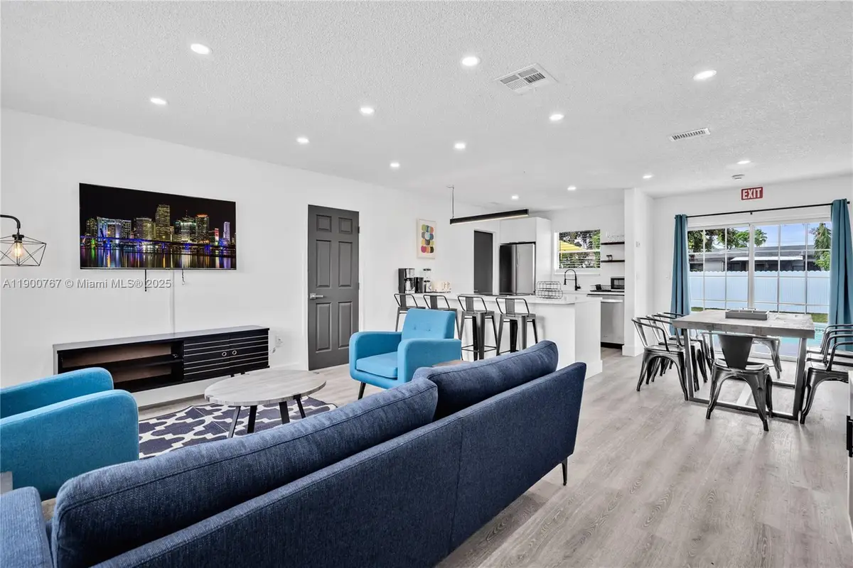 7471 Hope St, Hollywood, FL 33024 - Image #1