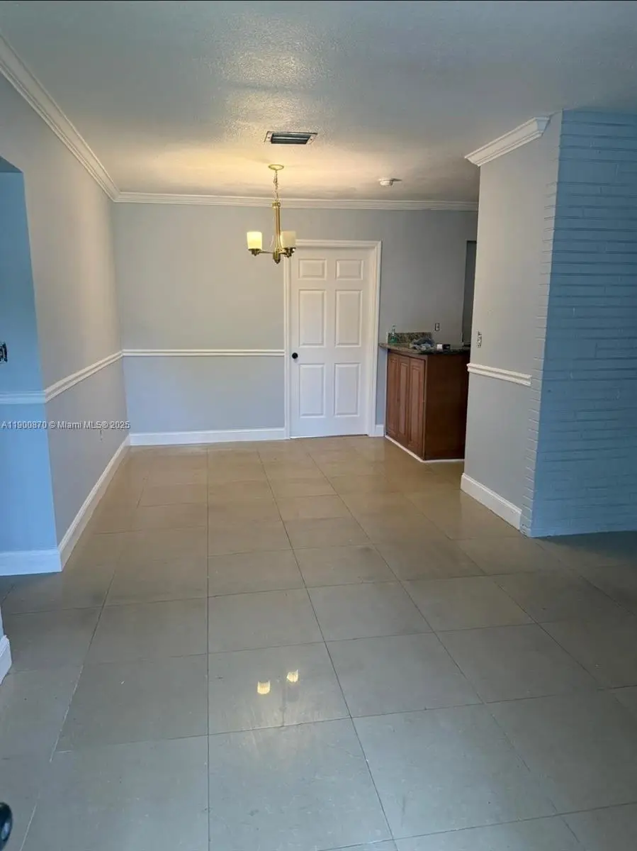 2401 Largo Dr, Miramar, FL 33023 - Image #3