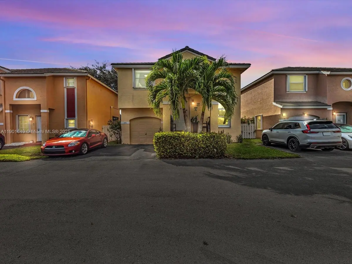 875 NW 99th Ave, Plantation, FL 33324 - Image #1