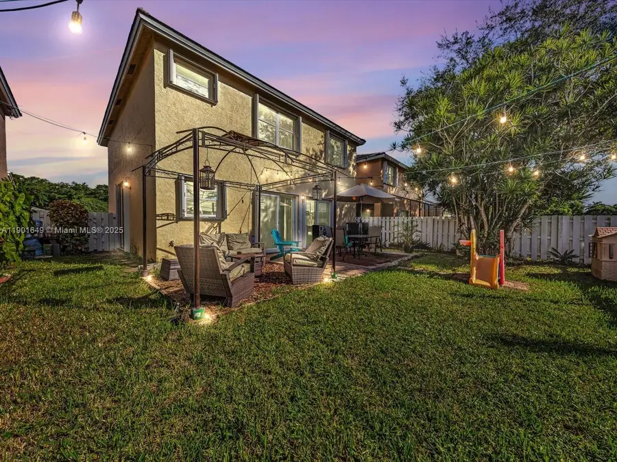 875 NW 99th Ave, Plantation, FL 33324 - Image #2