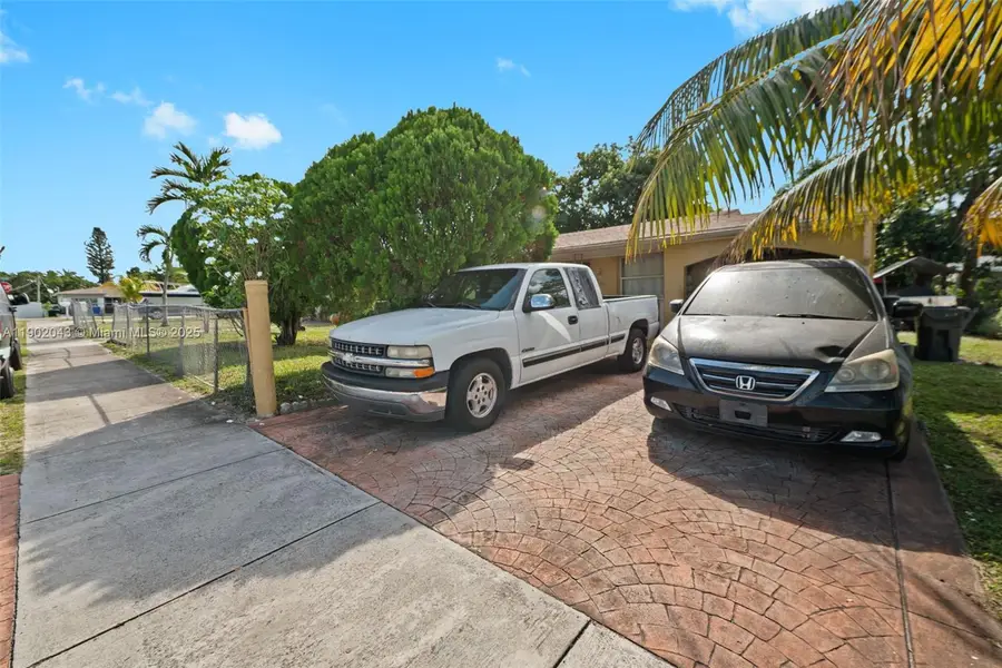 2516 Wiley Ct, Hollywood, FL 33020 - Image #2