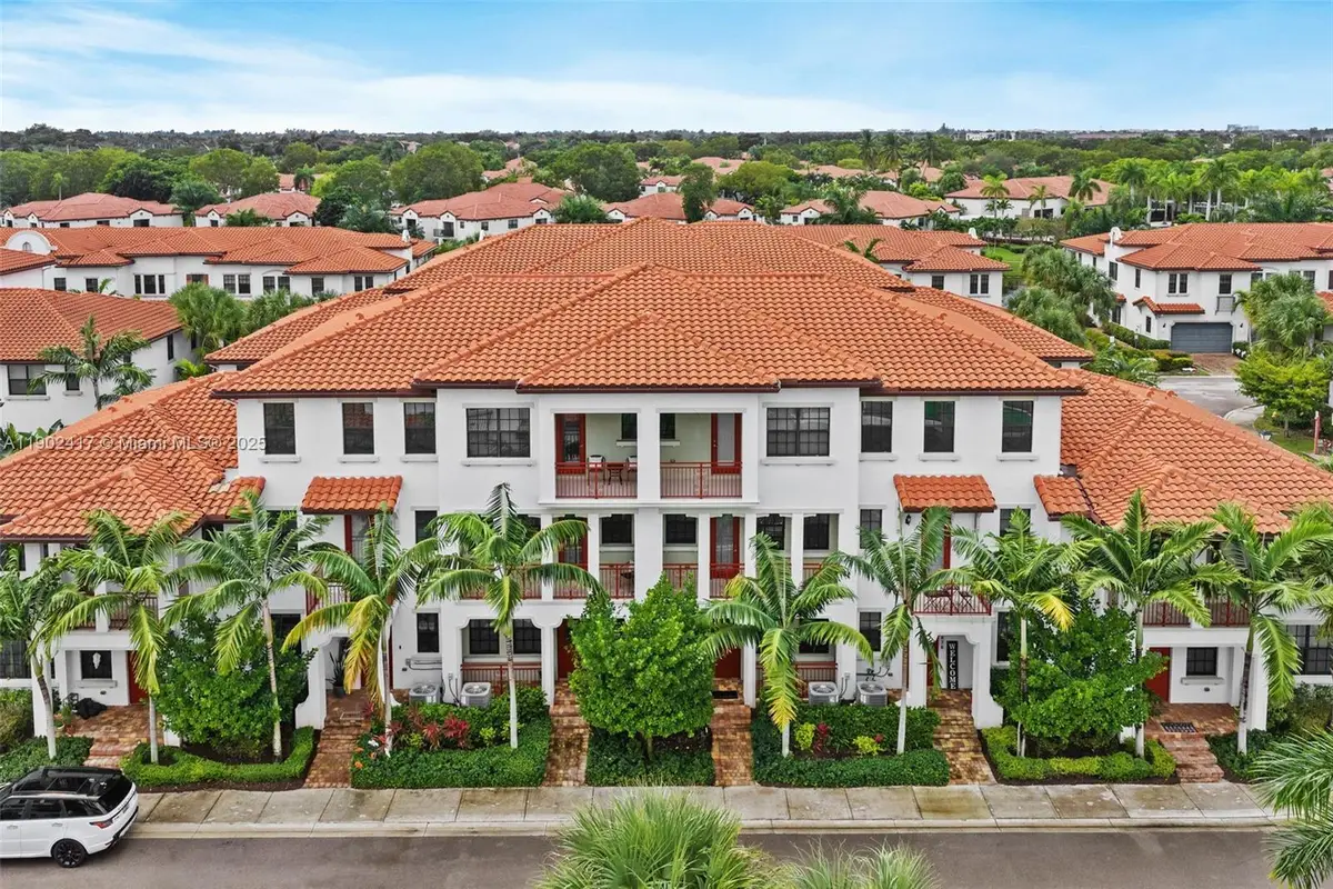 11668 SW 13th Ct, Pembroke Pines, FL 33025 - Image #1