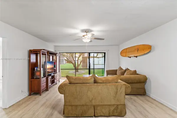 212 W Laurel Dr #1303, Margate, FL 33063