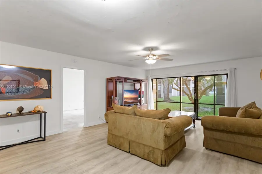 212 W Laurel Dr #1303, Margate, FL 33063 - Image #2
