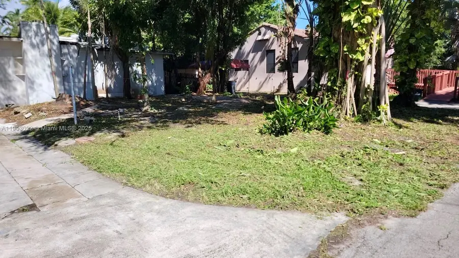 519 NE 118th St, Biscayne Park, FL 33161 - Image #2