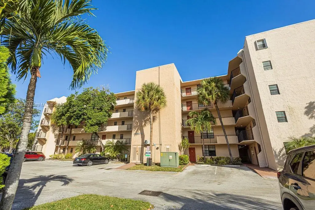 3450 Blue Lake Dr #305, Pompano Beach, FL 33064 - Image #1
