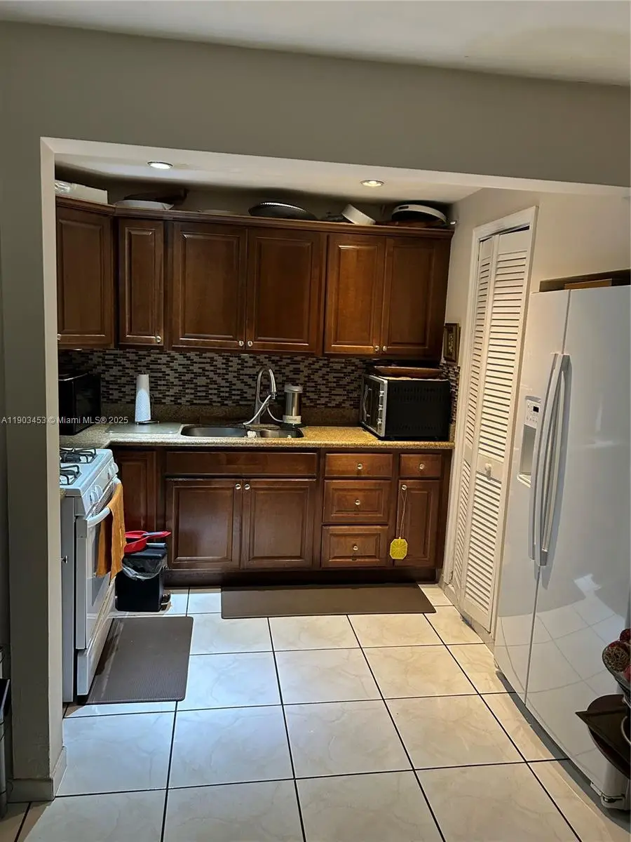 7040 Thomas St, Hollywood, FL 33024 - Image #3