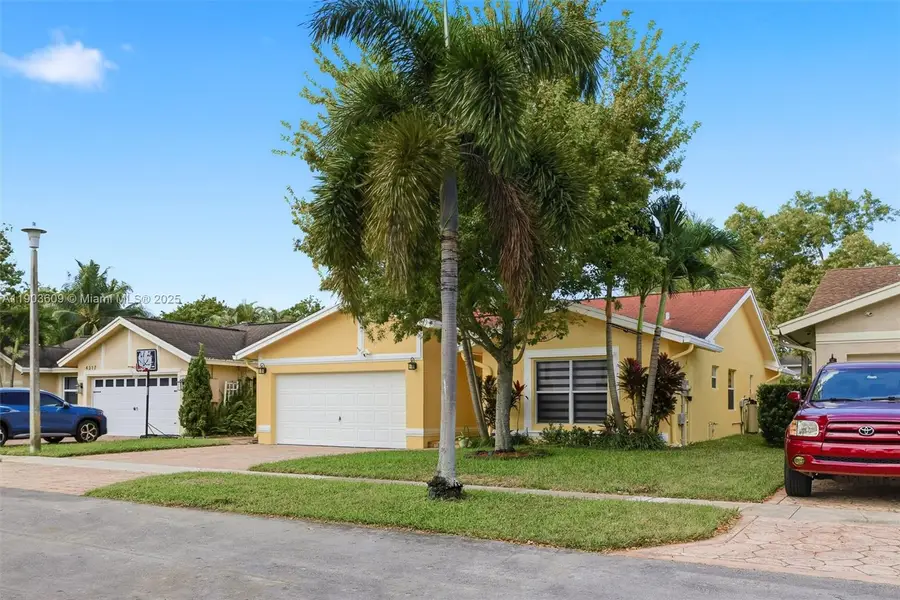 4325 NW 103rd Ter, Sunrise, FL 33351 - Image #3