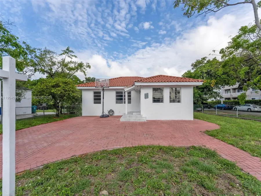 520 NW 32nd Pl, Miami, FL 33125 - Image #2