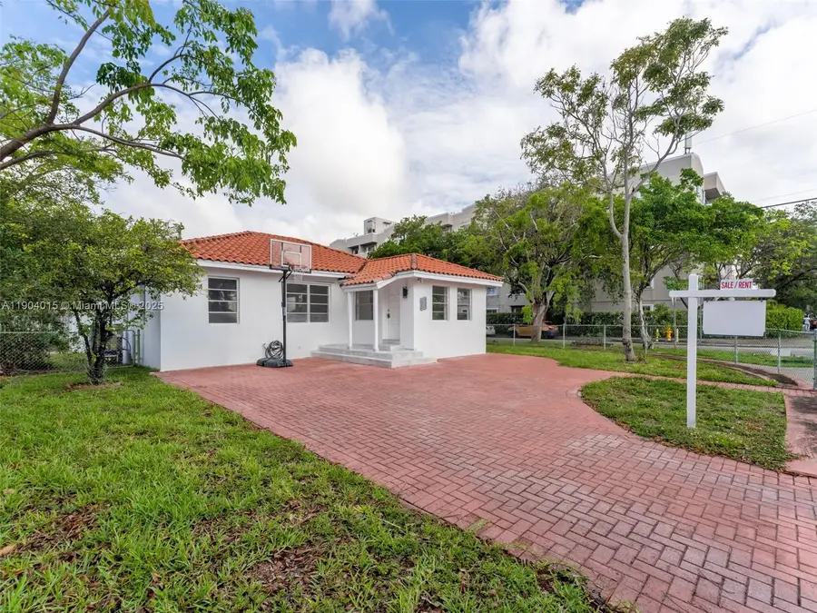 520 NW 32nd Pl, Miami, FL 33125 - Image #3