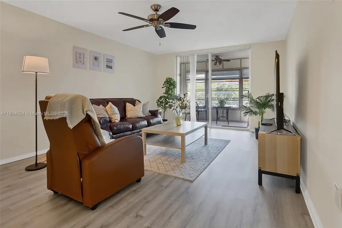 7300 NW 17th St #220, Plantation, FL 33313 - Image #1