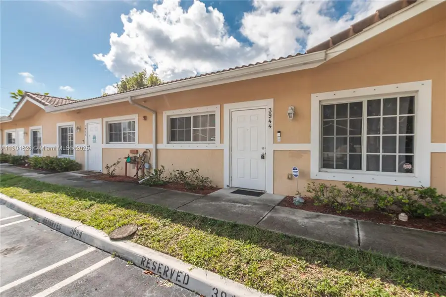 3944 SW 48th Ave, Pembroke Park, FL 33023 - Image #2
