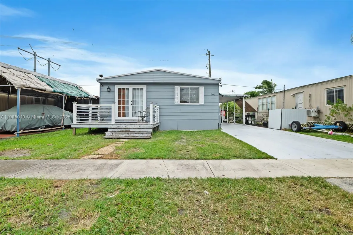 700 NW 219th Ave, Pembroke Pines, FL 33029 - Image #1